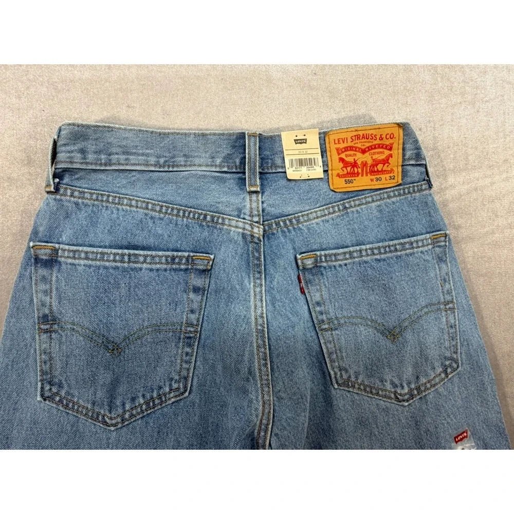 NWT Levi Strauss Men 550 Relaxed Fit Jeans Size 30X32 Lightstone Wash
